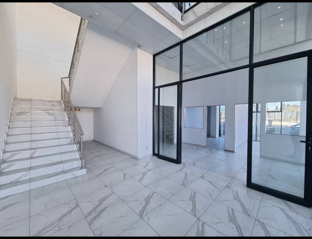 1,499M² WAREHOUSE TO LET IN ORMONDE